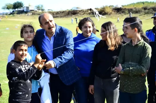 Çocuk Evleri Sitesi sakinleri, uçurtma şenliğinde eğlendi Haberler