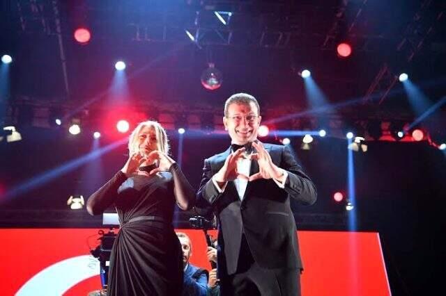 Cüneyt Özdemir, 'Cumhuriyet kadını' tartışmalarına isyan etti: Hala bıkmadınız mı bunlardan?