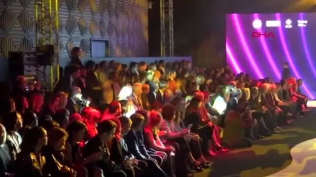 Denizli tasarım yarışmasında finale kalan kıyafetleri ünlü mankenler taşıdı Denizli tasarım yarışmasında finale kalan kıyafetleri ünlü mankenler taşıdı