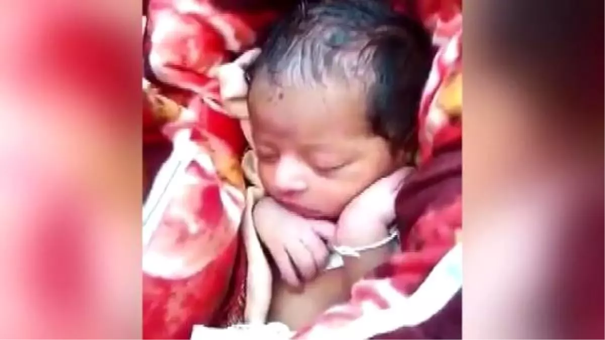 Hindistan�da, kız bebeği canlı canlı gömmek isteyen dedeye