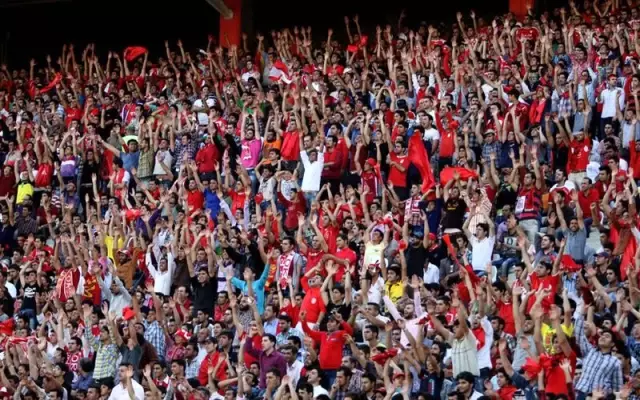 İran'da 80 bin kişi hep bir ağızdan 'Türkiye' diye haykırdı İran'da 80 bin kişi hep bir ağızdan 'Türkiye' diye haykırdı