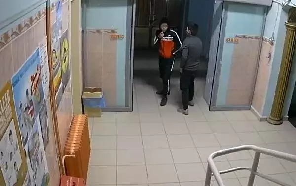 Okula giren hırsızlar, güvenlik kamerasından yakalandı Okula giren hırsızlar, güvenlik kamerasından yakalandı