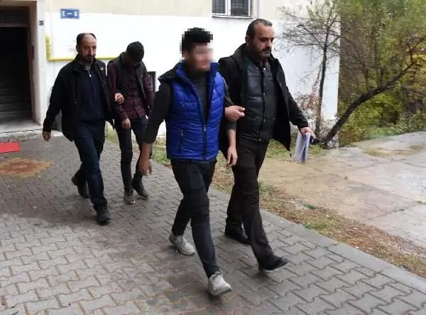 Okula giren hırsızlar, güvenlik kamerasından yakalandı Okula giren hırsızlar, güvenlik kamerasından yakalandı