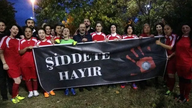 (Özel) Anadolu Adliyesi'nin kadın personelleri 'şiddete hayır' demek için sahaya çıktı (Özel) Anadolu Adliyesi'nin kadın personelleri 'şiddete hayır' demek için sahaya çıktı