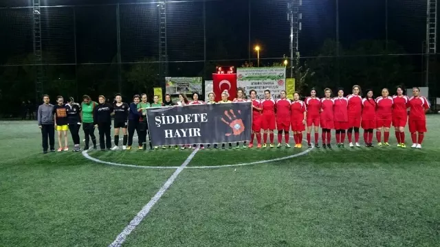 (Özel) Anadolu Adliyesi'nin kadın personelleri 'şiddete hayır' demek için sahaya çıktı (Özel) Anadolu Adliyesi'nin kadın personelleri 'şiddete hayır' demek için sahaya çıktı