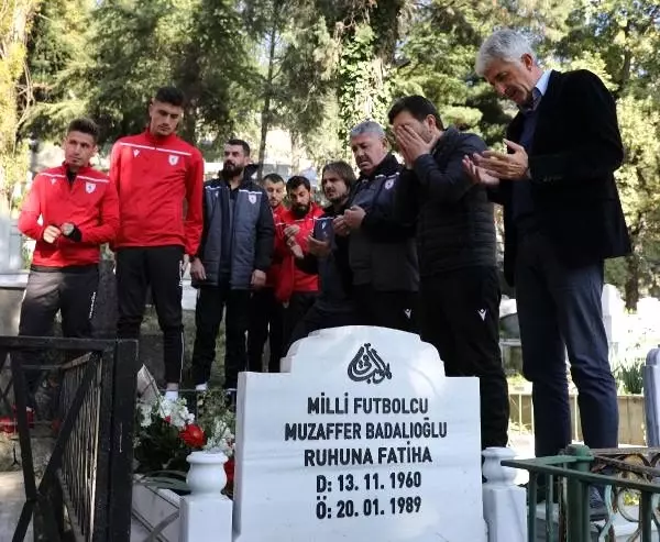 Samsunsporlu futbolcular Muzaffer Badalıoğlu'nu unutmadı