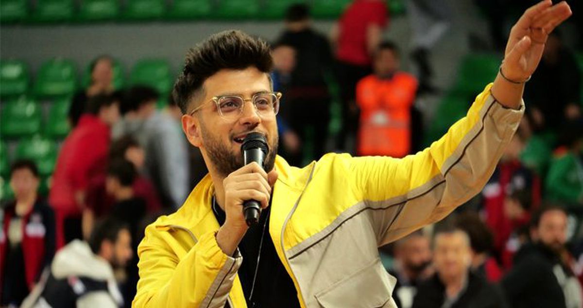 Sosyal medya fenomeni Reynmen, ailesine son model araba aldı