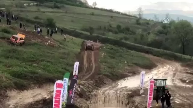 Tasarladığı off-road aracıyla zorlu parkurları aşıyor - ZONGULDAK Tasarladığı off-road aracıyla zorlu parkurları aşıyor - ZONGULDAK