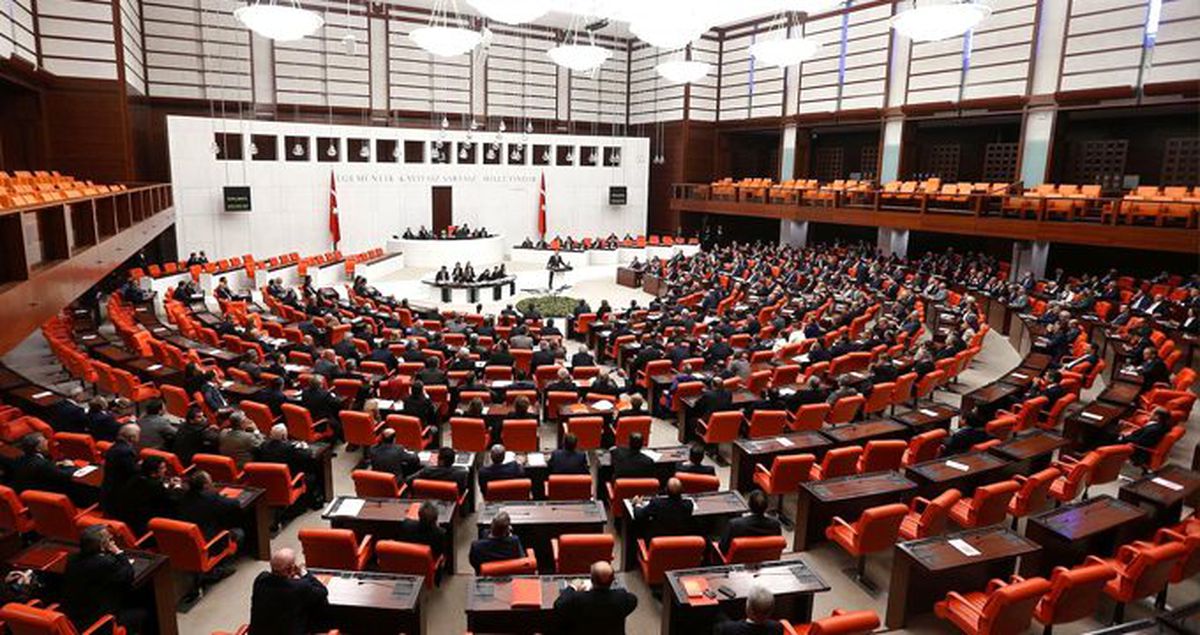 Vatandaşın şikayeti üzerine Meclis'te komisyon kurulup maket ev satışları incelenecek
