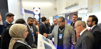 Ulaştırma ve Altyapı Bakanı Mehmet Cahit Turhan'dan akıllı kent uygulamaları standına ziyaret