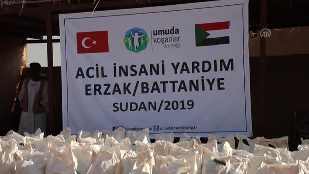 Umuda Koşanlar Derneği ve Gamze Özçelik'ten Sudan'daki sel mağdurlarına yardım