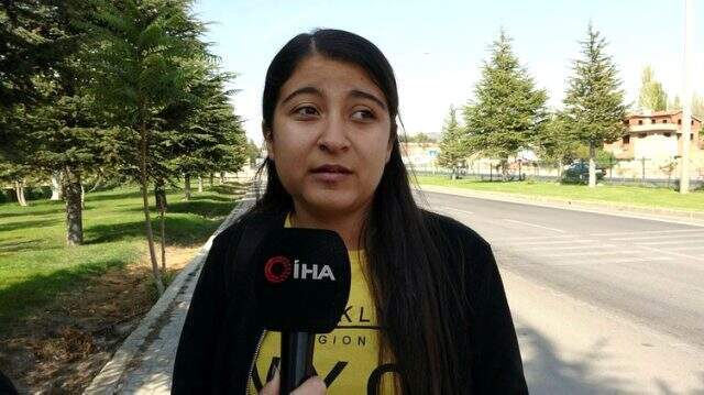 Yaşanan cinsel saldırı sonrası öğrenciler cep telefonuyla, her an acil arama yapabilecek şekilde yürüyorlar