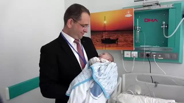 1.5 aylık bebeğe 5 saatlik kalp ameliyatı 1.5 aylık bebeğe 5 saatlik kalp ameliyatı