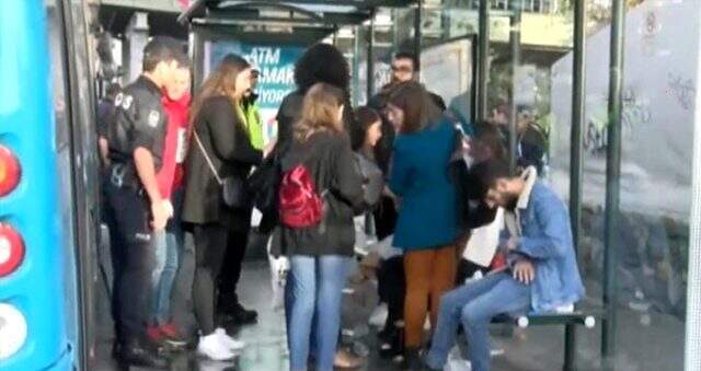 Beşiktaş'ta halk otobüsü şoförünün durağa dalıp, 3 yolcuyu bıçakladığı o anları yolcular anlattı