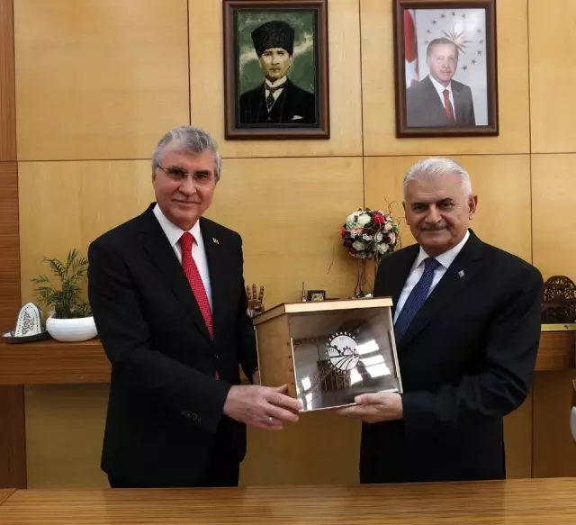 Binali Yıldırım: 'Başkan Yüce, birikimi ve tecrübesiyle Sakarya'ya değer katacak' Binali Yıldırım: 'Başkan Yüce, birikimi ve tecrübesiyle Sakarya'ya değer katacak'