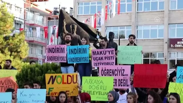 Burdur'da öğrencilerden ulaşım ücretine tepki Burdur'da öğrencilerden ulaşım ücretine tepki