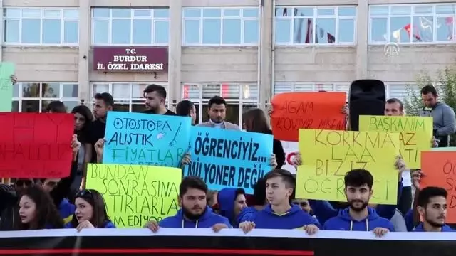 Burdur'da öğrencilerden ulaşım ücretine tepki Burdur'da öğrencilerden ulaşım ücretine tepki