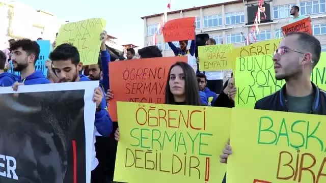 Burdur'da öğrencilerden ulaşım ücretine tepki Burdur'da öğrencilerden ulaşım ücretine tepki