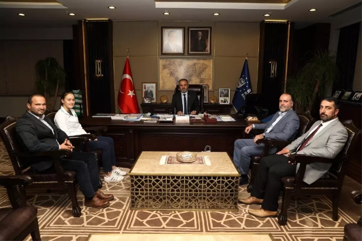 Masa tenisinin kraliçesi Büyükşehir'de