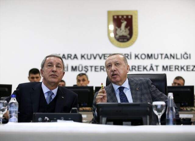 Son Dakika: Cumhurbaşkanı Erdoğan, Suriye sınırındaki harekat merkezini ziyaret etti