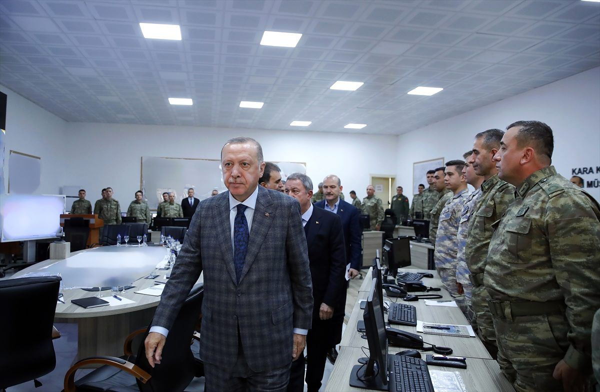 Cumhurbaşkanı Erdoğan, Suriye sınırındaki harekat merkezini ziyaret etti