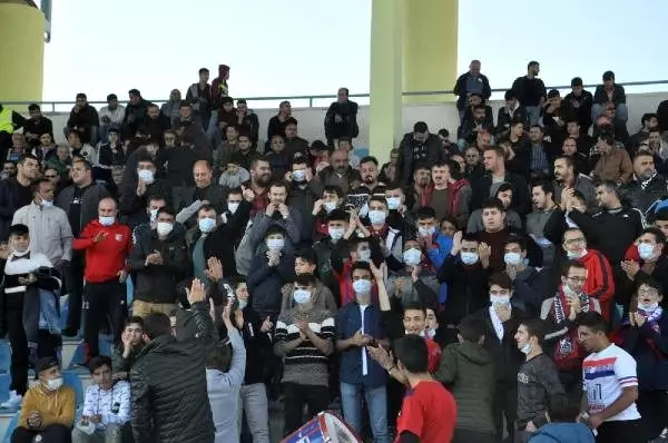 Taraftar grubundan lösemiye maskeli destek Taraftar grubundan lösemiye maskeli destek