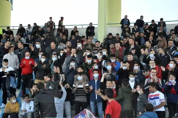 Taraftar grubundan lösemiye maskeli destek Taraftar grubundan lösemiye maskeli destek