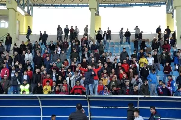 Taraftar grubundan lösemiye maskeli destek Taraftar grubundan lösemiye maskeli destek