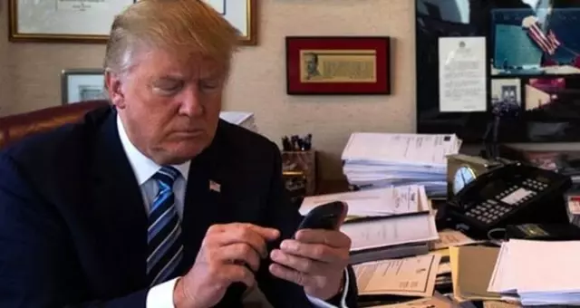 Trump'ın danışmanları, tweetlerinin önüne geçebilmek için çareyi Twitter'a yalvarmakta buldu Trump'ın danışmanları, tweetlerinin önüne geçebilmek için çareyi Twitter'a yalvarmakta buldu