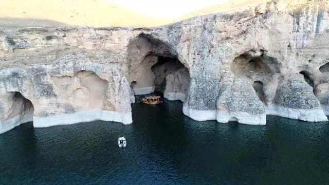 Yeni keşfedilen kanyonlara tekne ile tur Yeni keşfedilen kanyonlara tekne ile tur