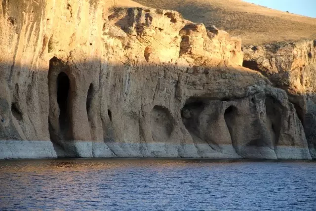 Yeni keşfedilen kanyonlara tekne ile tur Yeni keşfedilen kanyonlara tekne ile tur