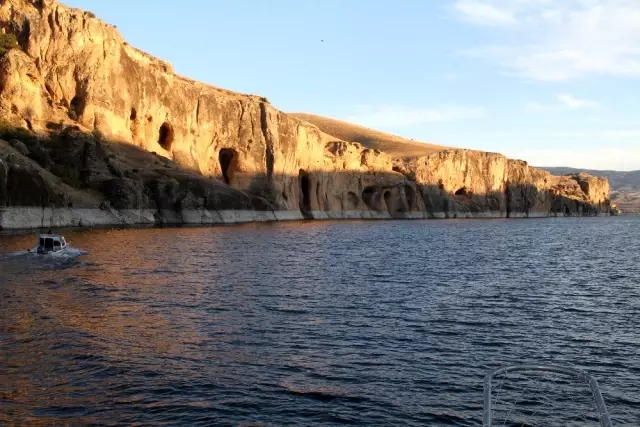 Yeni keşfedilen kanyonlara tekne ile tur Yeni keşfedilen kanyonlara tekne ile tur