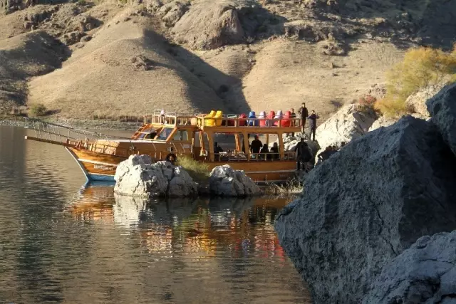 Yeni keşfedilen kanyonlara tekne ile tur Yeni keşfedilen kanyonlara tekne ile tur
