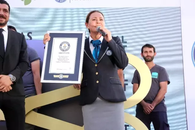Adana'da 'Dünya'nın En Büyük Makası' rekoru