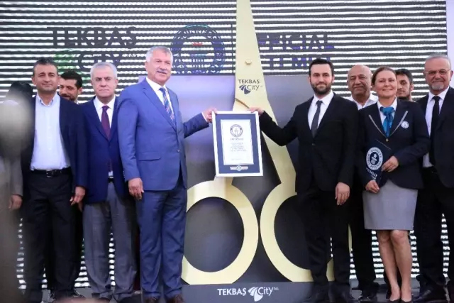 Adana'da 'Dünya'nın En Büyük Makası' rekoru