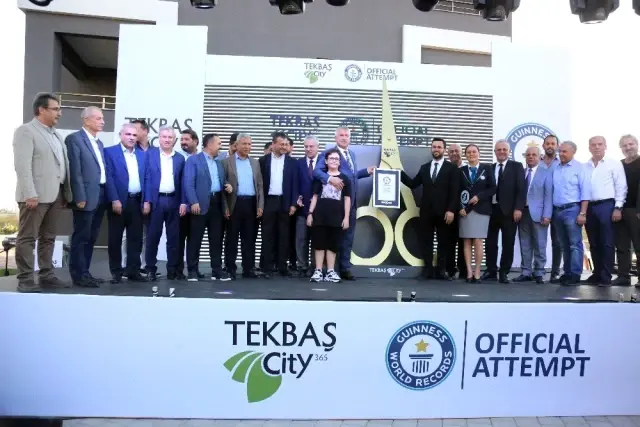 Adana'da 'Dünya'nın En Büyük Makası' rekoru