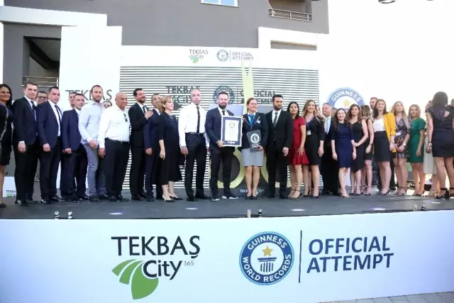 Adana'da 'Dünya'nın En Büyük Makası' rekoru
