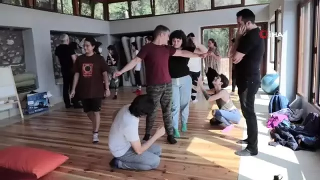 - Ahırdan sanata dönüşen atölye- Ula'nın Portakallık Mahallesinde yaklaşık 15 yıldır kullanılmayan... - Ahırdan sanata dönüşen atölye- Ula'nın Portakallık Mahallesinde yaklaşık 15 yıldır kullanılmayan...