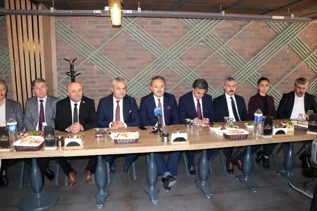 AK Parti teşkilatı basınla bir araya geldi AK Parti teşkilatı basınla bir araya geldi