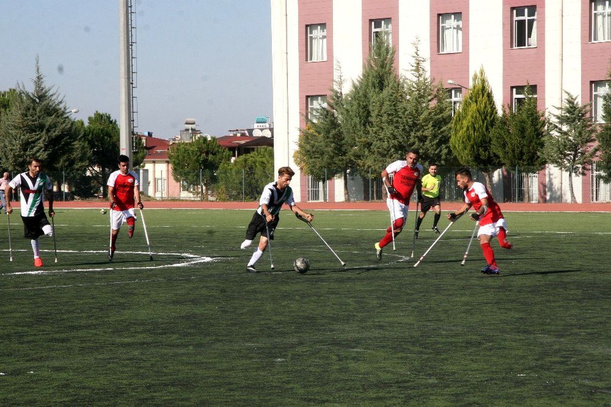 Ampute 1. Futbol Ligi Denizli'de yapılan açılış maçı ile başladı