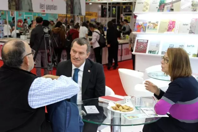 Başkan Arısoy, TÜYAP Kitap Fuarı'na katıldı