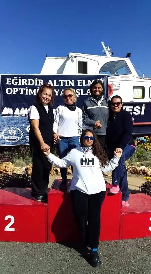 Eğirdir'deki 4.Altın Elma Optimist Yelken Yarışları ödül töreni ile tamamlandı Eğirdir'deki 4.Altın Elma Optimist Yelken Yarışları ödül töreni ile tamamlandı