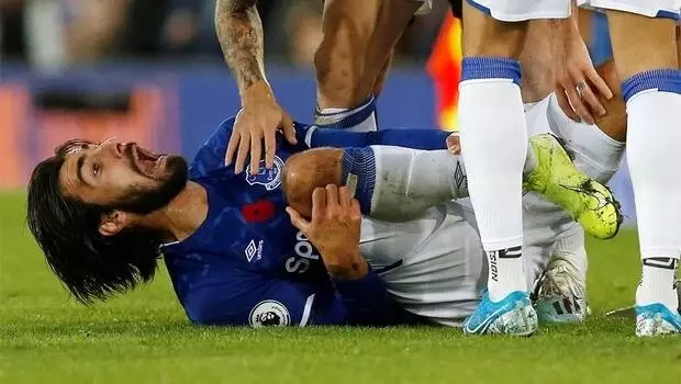 Evertonlı Gomes ameliyat edildi Evertonlı Gomes ameliyat edildi
