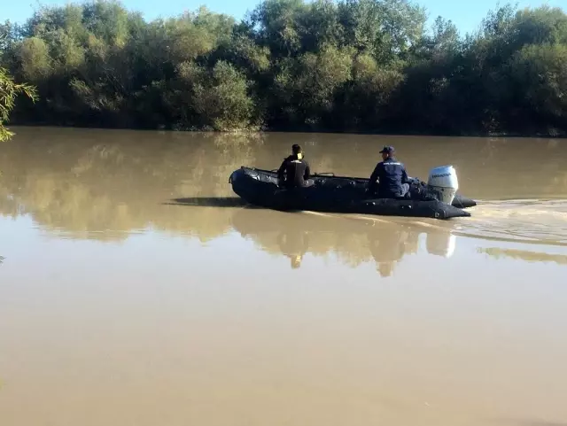 Göksu Nehri'ne atlayıp kayboldu Göksu Nehri'ne atlayıp kayboldu