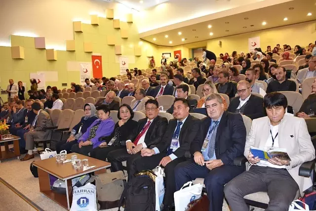 Küresel göç farklı boyutlarıyla HRÜ'de ele alınıyor Küresel göç farklı boyutlarıyla HRÜ'de ele alınıyor