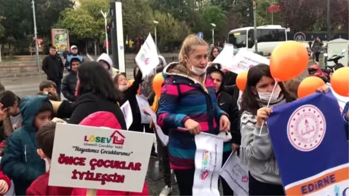 Lösemi hastalarına 'maskeli yürüyüş' ile destek verdiler