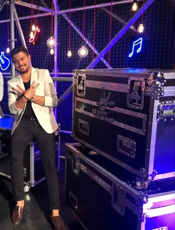 Manisalı müzik öğretmeninden muhteşem performans Manisalı müzik öğretmeninden muhteşem performans