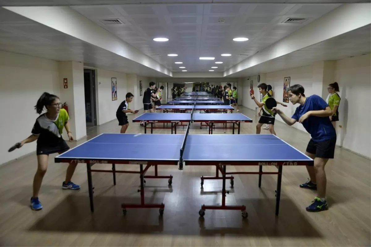 Masa tenisine Tepebaşı imzası