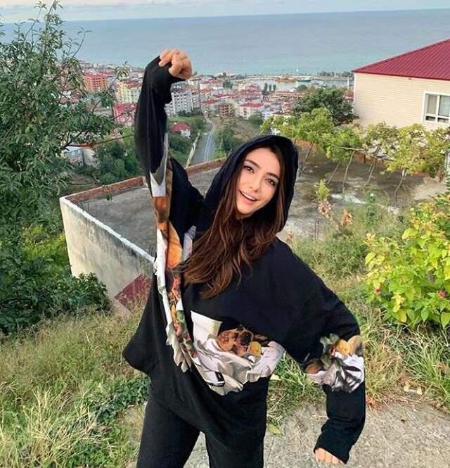 Öykü Gürman'dan atarlı paylaşım