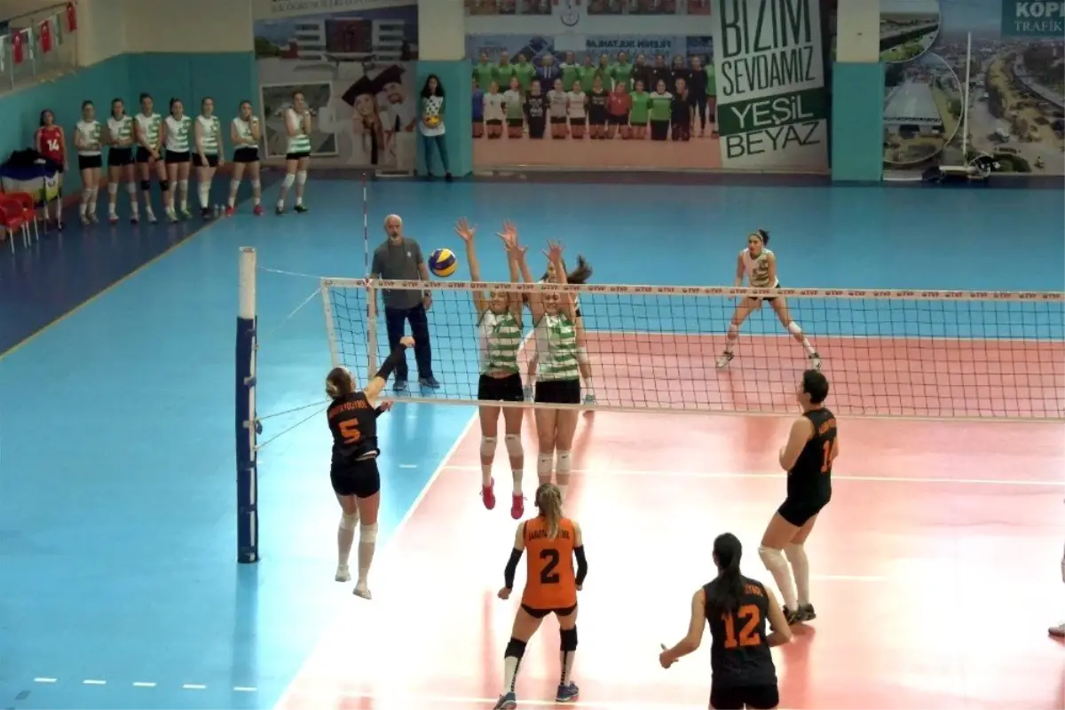 Salihli'nin Sultanları 5. sette kaybetti